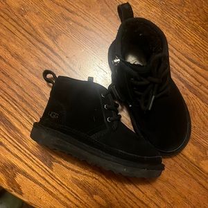 Kids Uggs black zip